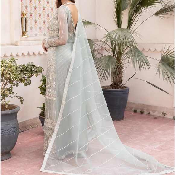 Pakistani brand MaryumnMaria formal wear outfit - Picture 2 of 5